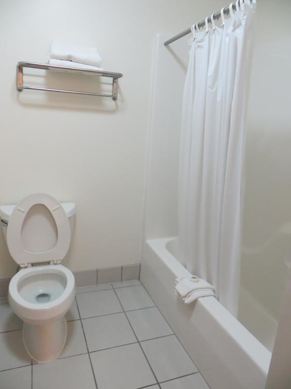 Travelodge By Wyndham Missouri Valley Phòng bức ảnh